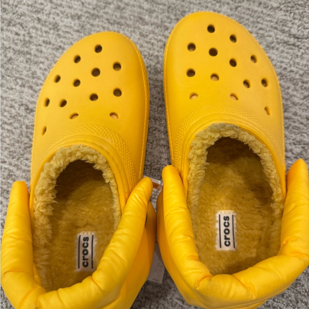 CROCS Classic Lined Neo Puff Clog in Vibrant Yellow
